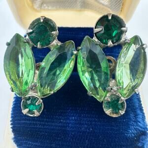 Vintage silver tone light emerald green glass rhinestones screw back earrings